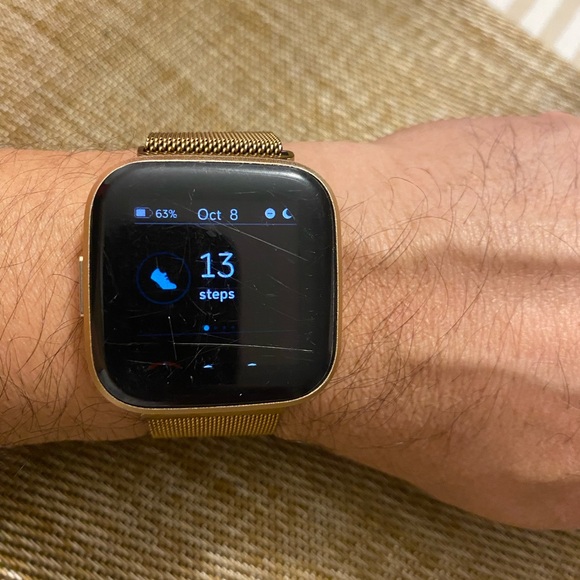Fitbit watch - Picture 4 of 11